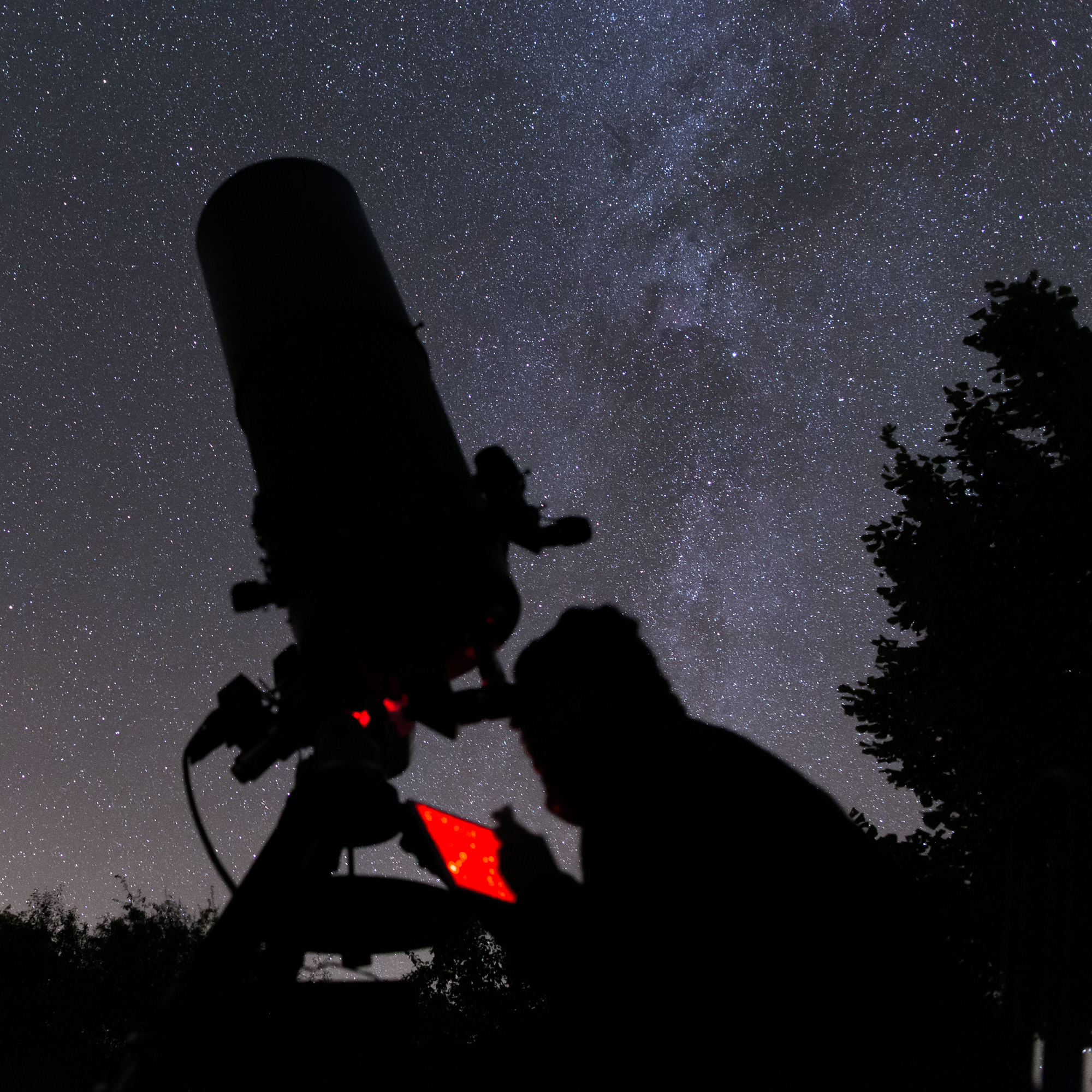 Clear Skies Observing Guides on iPad with red screen filter Clear Skies Observing Guides on iPad with red screen filter